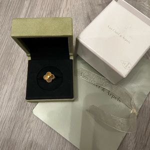 Van cleef 18K Yellow Gold Diamond Tiger's Eye Vintage Alhambra Ring
